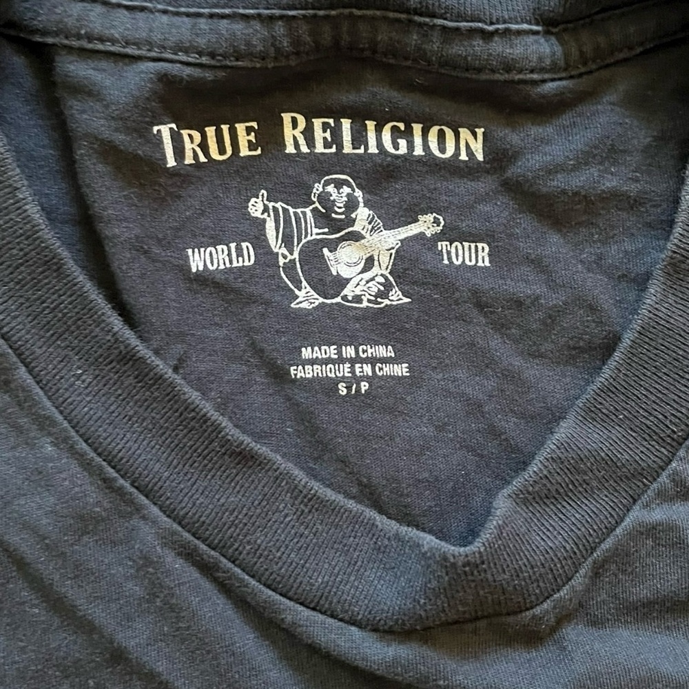 True Religion World Tour Mens Small T-Shirt Black White Logo Graphic Tee - Picture 2 of 3